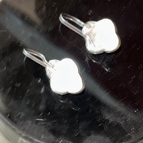 Pair pierced rainbow moonstone oval cabochon with sterling silver ornate design - Picture 2 of 7